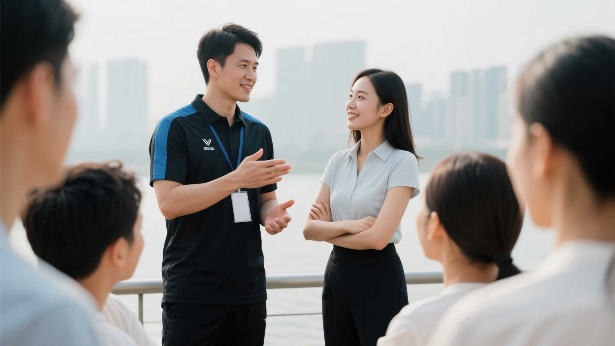 与郑钦文同行:帅哥出境,网球明星成就斐然,略显清爽发型 与郑钦文同行:帅哥出境,网球明星成就斐然,略显清爽发型